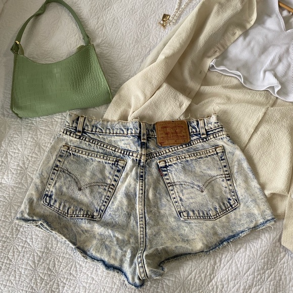 Levi’s shorts - Picture 2 of 2